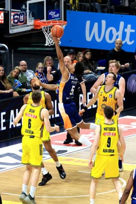 DEU, easyCredit BBL, ALBA vs Rostock Seawolves, 20 03 2026, Uber Arena, Berlin, DEU, easyCredit BBL, ALBA vs Rostock Seawolves, pictured MALTE DELOW ALBA Berlin 6 , JONAS MATTISSECK ALBA Berlin 9 , Justin Bean ALBA Berlin 34 , D Shawn Schwartz Rostock Seawolves 5 nordphotoxGmbHx xEngler nph00076