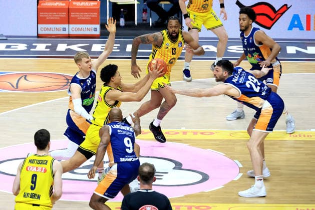 DEU, easyCredit BBL, ALBA vs Rostock Seawolves, 20 03 2026, Uber Arena, Berlin, DEU, easyCredit BBL, ALBA vs Rostock Seawolves, pictured Jack Kayil ALBA Berlin 7 , J Wan Roberts ALBA Berlin 13 , Lukasz Kolenda Rostock Seawolves 10 , DeAndre Lansdowne Rostock Seawolves 9 , Owen Klassen Rostock Seawolves 29 nordphotoxGmbHx xEngler nph00076