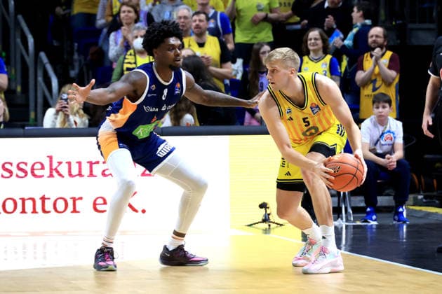 DEU, easyCredit BBL, ALBA vs Rostock Seawolves, 20 03 2026, Uber Arena, Berlin, DEU, easyCredit BBL, ALBA vs Rostock Seawolves, pictured Sam Griesel ALBA Berlin 5 , Kassim Nicholson Rostock Seawolves 8 nordphotoxGmbHx xEngler nph00076