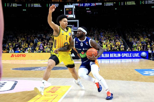 DEU, easyCredit BBL, ALBA vs Rostock Seawolves, 20 03 2026, Uber Arena, Berlin, DEU, easyCredit BBL, ALBA vs Rostock Seawolves, pictured Jack Kayil ALBA Berlin 7 , TJ Crockett Rostock Seawolves 0 nordphotoxGmbHx xEngler nph00076