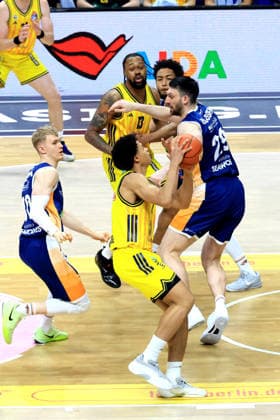 DEU, easyCredit BBL, ALBA vs Rostock Seawolves, 20 03 2026, Uber Arena, Berlin, DEU, easyCredit BBL, ALBA vs Rostock Seawolves, pictured Jack Kayil ALBA Berlin 7 , J Wan Roberts ALBA Berlin 13 , Lukasz Kolenda Rostock Seawolves 10 , DeAndre Lansdowne Rostock Seawolves 9 , Owen Klassen Rostock Seawolves 29 nordphotoxGmbHx xEngler nph00076