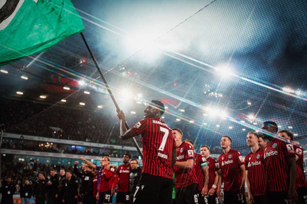 2 Bundesliga Hannover 96 vs Eintracht Braunschweig, 20 03 2026 Hannover 96 cheers after the final whistle as derby winner, here Mustapha Bundu Hannover 96, 7 with star filter Football, 2 Bundesliga, Matchday 27 Hannover 96 vs Eintracht Braunschweig on 20 03 2026 at Heinz von Heiden Arena, Hannover DFL REGULATIONS PROHIBIT ANY USE OF PHOTOGRAPHS AS IMAGE SEQUENCES AND OR QUASI VIDEO Copyright: xBEAUTIFULxSPORTS Tonhäuserx