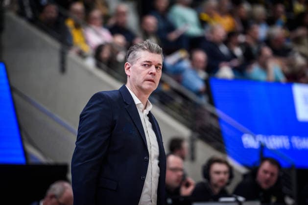 Klaus Perwas Frankfurt Skyliners, Head Coach critical look, visibly dissatisfied GER, MHP Riesen Ludwigsburg vs Skyliners Frankfurt, Basketball Bundesliga, easycredit BBL, 25 Matchday, Season 2025 2026, 20 03 2026 GER, MHP Riesen Ludwigsburg vs Skyliners Frankfurt, Basketball Bundesliga, easycredit BBL, 25 Matchday, Season 2025 2026, 20 03 2026 Ludwigsburg Copyright: xSandyxDinkelackerx EP_SDR