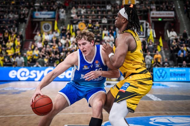 Jacob Holt Frankfurt Skyliners, 10 vs Keeshawn Kellman MHP RIESEN Ludwigsburg, 32 GER, MHP Riesen Ludwigsburg vs Skyliners Frankfurt, Basketball Bundesliga, easycredit BBL, 25 Matchday, Season 2025 2026, 20 03 2026 GER, MHP Riesen Ludwigsburg vs Skyliners Frankfurt, Basketball Bundesliga, easycredit BBL, 25 Matchday, Season 2025 2026, 20 03 2026 Ludwigsburg Copyright: xSandyxDinkelackerx EP_SDR