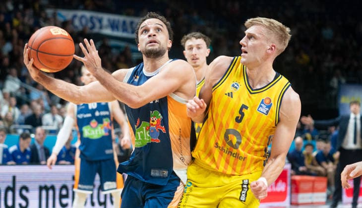 20 3 2026, Basketball, Men, easy credit BBL, easy credit Bundesliga, BBL, Bundesliga, Season 2025 26, 25 Matchday, Alba Berlin Rostock Seawolves Elias Baguette Rostock Seawolves, left against Sam Griesel Alba Berlin, right Berlin Uber Arena Berlin Germany