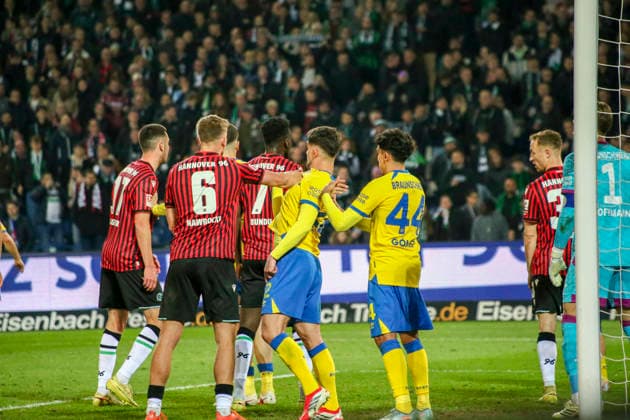 Germany Soccer 2 Bundesliga 2025 2026, Matchday 27 Hannover 96 vs Eintracht Braunschweig Heinz von Heiden Arena Stadion Hannover Benjamin Källman Benjamin Kallman Hannover 96, 9 Johan Gomez Johan Gomez Eintracht Braunschweig, 44 Hannover Copyright: xAymanxAlahmedx