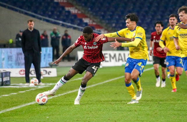 Germany Soccer 2 Bundesliga 2025 2026, 27 Matchday Hannover 96 vs Eintracht Braunschweig Heinz von Heiden Arena Stadion Hannover Noël Así ko Noel Aseko Hannover 96, 15 Johan Gomez Johan Gomez Eintracht Braunschweig, 44 Hannover Copyright: xAymanxAlahmedx