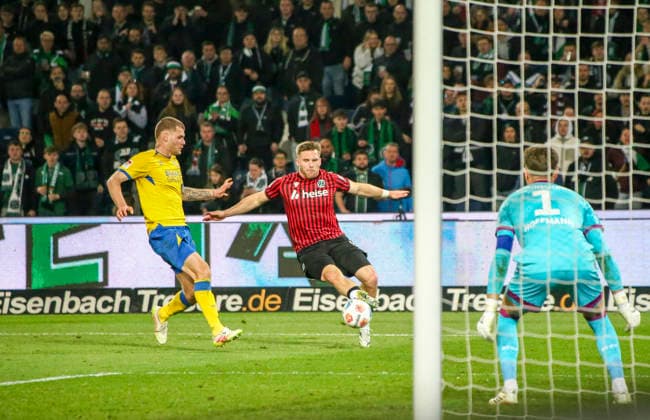 Germany Soccer 2 Bundesliga 2025 2026, Matchday 27 Hannover 96 vs Eintracht Braunschweig Heinz von Heiden Arena Stadion Hannover Goal chance Benjamin Källman Benjamin Kallman Hannover 96, 9 Ron Thorben Hoffmann Eintracht Braunschweig, 1 Hannover Copyright: xAymanxAlahmedx