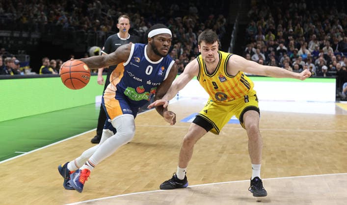 TJ Crockett on the ball, Jonas Mattisseck duel Game scene Action Sport Basketball BBL Bundesliga Men 25 Matchday Season 2025 2026 20 03 2026 ALBA Berlin vs Rostock Seawolves