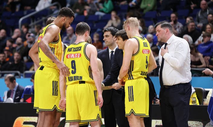 Coach Pedro Calles gives the team instructions Sport Basketball BBL Bundesliga Men 25 Matchday Season 2025 2026 20 03 2026 ALBA Berlin vs Rostock Seawolves