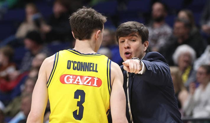 Coach Pedro Calles gives instructions Alex O Connell upper body action Sport Basketball BBL Bundesliga Men 25 Matchday Season 2025 2026 20 03 2026 ALBA Berlin vs Rostock Seawolves