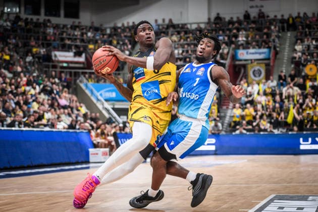 Babacar Sane MHP RIESEN Ludwigsburg, 00 vs Isaiah Swope Frankfurt Skyliners, 01 GER, MHP Riesen Ludwigsburg vs Skyliners Frankfurt, Basketball Bundesliga, easycredit BBL, 25 Matchday, Season 2025 2026, 20 03 2026 GER, MHP Riesen Ludwigsburg vs Skyliners Frankfurt, Basketball Bundesliga, easycredit BBL, 25 Matchday, Season 2025 2026, 20 03 2026 Ludwigsburg Copyright: xSandyxDinkelackerx EP_SDR