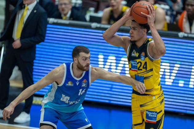 Radii Caisin Frankfurt Skyliners, 16 , Brandon Tischler MHP RIESEN Ludwigsburg, 24 , GER, MHP Riesen vs Skyliners Frankfurt, Basketball Bundesliga, easycredit BBL, 25 Matchday, Season 2025 2026, 20 03 2026, GER, MHP Riesen vs Skyliners Frankfurt, Basketball Bundesliga, easycredit BBL, 25 Matchday, Season 2025 2026, 20 03 2026 Ludwigsburg Copyright: xEibner-Pressefoto SaschaxWaltherx EP_EER