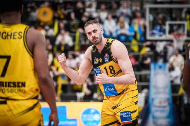 Jonas Wohlfarth Bottermann MHP RIESEN Ludwigsburg, 18 Siegerfaust GER, MHP Riesen Ludwigsburg vs Skyliners Frankfurt, Basketball Bundesliga, easycredit BBL, 25 Spieltag, Spielzeit 2025 2026, 20 03 2026 GER, MHP Riesen Ludwigsburg vs Skyliners Frankfurt, Basketball Bundesliga, easycredit BBL, 25 Spieltag, Spielzeit 2025 2026, 20 03 2026 Ludwigsburg Copyright: xSandyxDinkelackerx EP_SDR