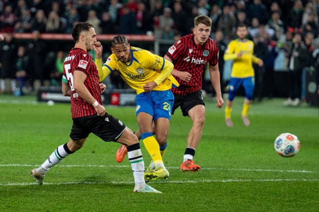 Germany Soccer 2 Bundesliga, Matchday 27 2025 2026, Hannover 96 Eintracht Braunschweig on 20 03 in Hannover Heinz von Heiden Arena Chance to equalize Sidi SanÃ Eintracht Braunschweig 24 Copyright: xSvenxHeidmannx