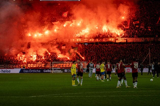 Germany Soccer 2 Bundesliga, 27 Matchday 2025 2026, Hannover 96 Eintracht Braunschweig on 20 03 in Hannover Heinz von Heiden Arena final whistle, pyro, pyrotechnics, fans, Ultras, Hannover, derby Copyright: xSvenxHeidmannx