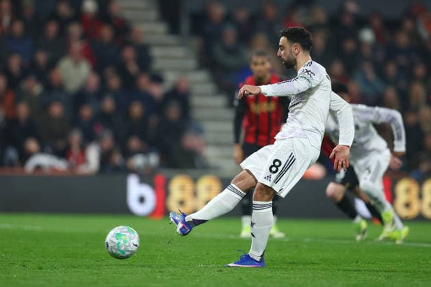 Bournemouth, England, 20th March 2026. Bruno Fernandes of Manchester United, ManU scores the opening goal during the AFC Bournemouth vs Manchester United Premier League match at the Vitality Stadium, Bournemouth. Picture credit should read: Paul Terry Sportimage EDITORIAL USE ONLY. No use with unauthorised audio, video, data, fixture lists, club league logos or live services. Online in-match use limited to 120 images, no video emulation. No use in betting, games or single club league player publications. SPI_030_PT_Bournemouth_Man_Utd SPI-4628-0030