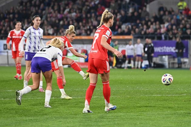 Linda DALLMANN M Post shot, goal chance, action, single action SGS Essen FC Bayern Muenchen 0 5 Soccer Google Pixel Bundesliga Womens Season 2025 2026, 21 Matchday, Matchday21 on 20 03 2026 at Stadion an der Hafenstrasse Essen, Â