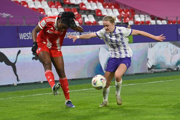 Arianna CARUSO M vs Paula FLACH SGS Essen action, duel, SGS Essen FC Bayern Muenchen 0 5 Soccer Google Pixel Bundesliga Women Season 2025 2026, 21 Matchday, Matchday21 on 20 03 2026 at Stadion an der Hafenstrasse Essen, Â