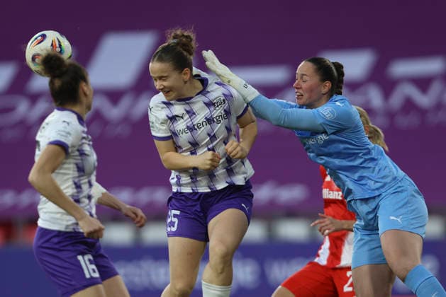Paulina Platner SGS Essen and goalkeeper Luisa Palmen SGS Essen in action, on the ball, individual action during the Woman Bundesliga match between SGS Essen and Bayern Munich, Stadion an der Hafenstraße on March 20 in Essen, Germany Photo by Oliver Kaelke DeFodi Images Paulina Platner SGS Essen and goalkeeper Luisa Palmen SGS Essen controls the ball during the Woman Bundesliga match between SGS Essen and Bayern München at Stadion an der Hafenstraße on March 20, 2026 in Cologne, Germany Photo by Oliver Kaelke DeFodi Images DFL regulations prohibit any use of photographs as image sequences and or quasi video Photo by Oliver Kaelke DeFodi Images