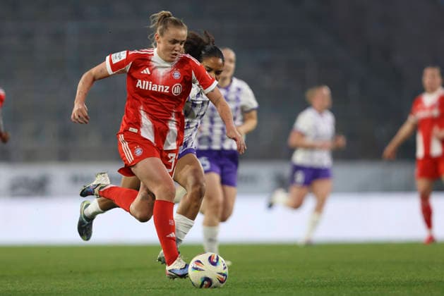 Georgia Stanway FC Bayern Munich and Ella Touon SGS Essen battle for the ball during the Woman Bundesliga match between SGS Essen and Bayern Munich at Stadion an der Hafenstraße on March 20 in Essen, Germany, Germany Photo by Oliver Kaelke DeFodi Images Georgia Stanway FC Bayern München and Ella Touon SGS Essen battle for the ball during the Woman Bundesliga match between SGS Essen and Bayern München at Stadion an der Hafenstraße on March 20, 2026 in Cologne, Germany Photo by Oliver Kaelke DeFodi Images DFL regulations prohibit any use of photographs as image sequences and or quasi video Photo by Oliver Kaelke DeFodi Images