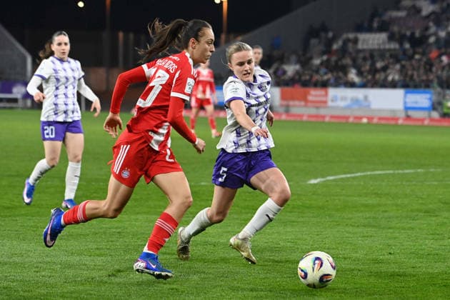Natalia PADILLA BIDAS M vs Paula FLACH SGS Essen action, duel, SGS Essen FC Bayern Muenchen 0 5 Soccer Google Pixel Bundesliga Womens Season 2025 2026, 21 Matchday, Matchday21 on 20 03 2026 at Stadion an der Hafenstrasse Essen, Â