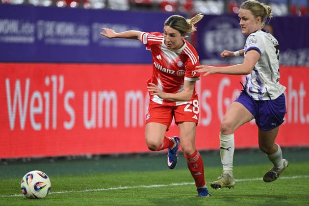 Barbara DUNST M vs Paula FLACH SGS Essen action, duel, SGS Essen FC Bayern Muenchen 0 5 Soccer Google Pixel Bundesliga Womens Season 2025 2026, 21 Matchday, Matchday21 on 20 03 2026 at Stadion an der Hafenstrasse Essen, Â