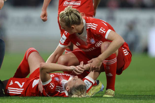 Giulia Gwinn FC Bayern Munich is injured on the ground during the Woman Bundesliga match between SGS Essen and Bayern Munich at Stadion an der Hafenstraße on March 20 in Essen, Germany, Germany Photo by Oliver Kaelke DeFodi Images Giulia Gwinn FC Bayern München injured on the ground during the Woman Bundesliga match between SGS Essen and Bayern München at Stadion an der Hafenstraße on March 20, 2026 in Cologne, Germany Photo by Oliver Kaelke DeFodi Images DFL regulations prohibit any use of photographs as image sequences and or quasi video Photo by Oliver Kaelke DeFodi Images