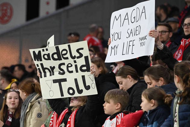 Fans of the Munich women with posters, feature, symbol photo, border motif, SGS Essen FC Bayern Muenchen 0 5 Soccer Google Pixel Bundesliga womens season 2025 2026, 21 matchday, matchday21 on 20 03 2026 at the stadium on Hafenstrasse Essen, Â