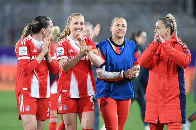 Final cheer, cheering, jubilation, enthusiasm, joy, emotion v l Vanessa GILLES M , Glodis Perla VIGGOSDOTTIR M , Georgia STANWAY M and Giulia GWINN M SGS Essen FC Bayern Muenchen 0 5 Football Google Pixel Bundesliga Womens Season 2025 2026, 21 Matchday, Matchday21 on 20 03 2026 at Stadion an der Hafenstrasse Essen, Â