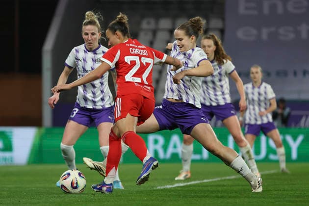 Arianna Caruso FC Bayern München and Paulina Platner SGS Essen battle for the ball during the Woman Bundesliga match between SGS Essen and Bayern München at Stadion an der Hafenstraße on March 20 in Essen, Germany, Germany Photo by Oliver Kaelke DeFodi Images Arianna Caruso FC Bayern München and Paulina Platner SGS Essen battle for the ball during the Woman Bundesliga match between SGS Essen and Bayern München at Stadion an der Hafenstraße on March 20, 2026 in Cologne, Germany Photo by Oliver Kaelke DeFodi Images DFL regulations prohibit any use of photographs as image sequences and or quasi video Photo by Oliver Kaelke DeFodi Images