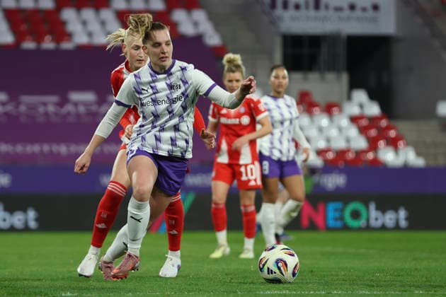 Maike Berentzen SGS Essen and Pernille Harder FC Bayern Munich battle for the ball during the Woman Bundesliga match between SGS Essen and Bayern Munich, Stadion an der Hafenstraße on March 20 in Essen, Germany, Germany Photo by Oliver Kaelke DeFodi Images Maike Berentzen SGS Essen and Pernille Harder FC Bayern München battle for the ball during the Woman Bundesliga match between SGS Essen and Bayern München at Stadion an der Hafenstraße on March 20, 2026 in Cologne, Germany Photo by Oliver Kaelke DeFodi Images DFL regulations prohibit any use of photographs as image sequences and or quasi video Photo by Oliver Kaelke DeFodi Images