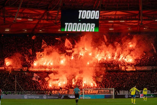 Germany Soccer 2 Bundesliga, 27 Matchday 2025 2026, Hannover 96 Eintracht Braunschweig on 20 03 in Hannover Heinz von Heiden Arena Goal for 1 0 Maik Nawrocki Hannover 96 6 Jubel Freude Emotionen Torjubel, Fans, Scoreboard, Copyright: xSvenxHeidmannx