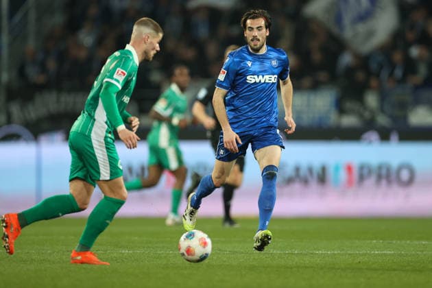 Roko Simic Karlsruher SC, 09 presses Jan Elvedi SpVgg Greuther Fuerth, 15 , Karlsruher SC vs SpVgg Greuther Fuerth, 2 Bundesliga, 27 Matchday, 2025 2026, 20 03 2026, DFL REGULATIONS PROHIBIT ANY USE OF PHOTOGRAPHS AS IMAGE SEQUENCES AND OR QUASI VIDEO, Karlsruher SC vs SpVgg Greuther Fuerth, 2 Bundesliga, 27 Matchday, 2025 2026, 20 03 2026 Karlsruhe Copyright: xEibner-Pressefoto JanxPrihodax EP_JPA