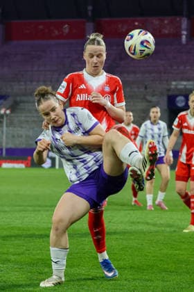 Essen, Germany 20 March 2026 1 Womens Bundesliga 21 Matchday SGS Essen vs FC Bayern Munich Women In the picture from left in the duel Paulina Platner SGS and Franziska Kett FCB Copyright: HMBxMedia MadeleinexFantini
