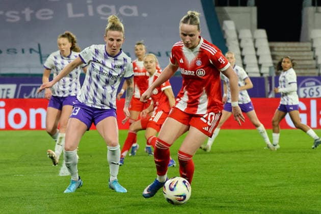 Essen, Germany 20 March 2026 1 Frauenbundesliga 21 Matchday SGS Essen vs FC Bayern Munich Women In the picture from left Julia Debitzki SGS and Franziska Kett FCB Copyright: HMBxMedia MadeleinexFantini