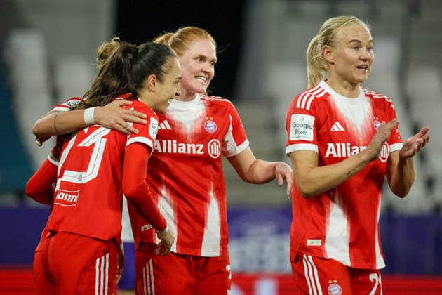 Essen, Germany 20 March 2026 1 Frauenbundesliga 21 Matchday SGS Essen vs FC Bayern Munich Women In the picture from left scorer Natalia Padilla Bidas FCB scores the goal to make it 4-0 for FC Bayern Munich and cheers with Stine Ballisager FCB and Pernille Harder FCB Copyright: HMBxMedia MadeleinexFantini