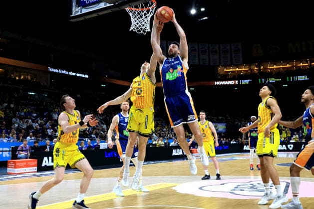 DEU, easyCredit BBL, ALBA vs Rostock Seawolves, 20 03 2026, Uber Arena, Berlin, DEU, easyCredit BBL, ALBA vs Rostock Seawolves, in the picture Justin Bean ALBA Berlin 34 , Martynas Echodas ALBA Berlin 14 , a7 , Owen Klassen Rostock Seawolves 29 nordphotoxGmbHx xEngler nph00076