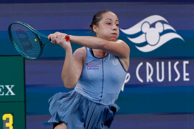 MIAMI GARDENS, FL - MARCH 20: Eliisabetta Cocciaretto (ITA) in action during a women™s singles match against Coco Gauff (USA) at the Miami Open on March 20, 2026, at Hard Rock Stadium in Miami Gardens, Florida,(Photo by Chris Arjoon Icon Sportswire) TENNIS: MAR 20 Miami Open EDITORIAL USE ONLY Icon2603200010103