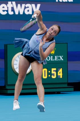 MIAMI GARDENS, FL - MARCH 20: Eliisabetta Cocciaretto (ITA) in action during a women™s singles match against Coco Gauff (USA) at the Miami Open on March 20, 2026, at Hard Rock Stadium in Miami Gardens, Florida,(Photo by Chris Arjoon Icon Sportswire) TENNIS: MAR 20 Miami Open EDITORIAL USE ONLY Icon2603200010108