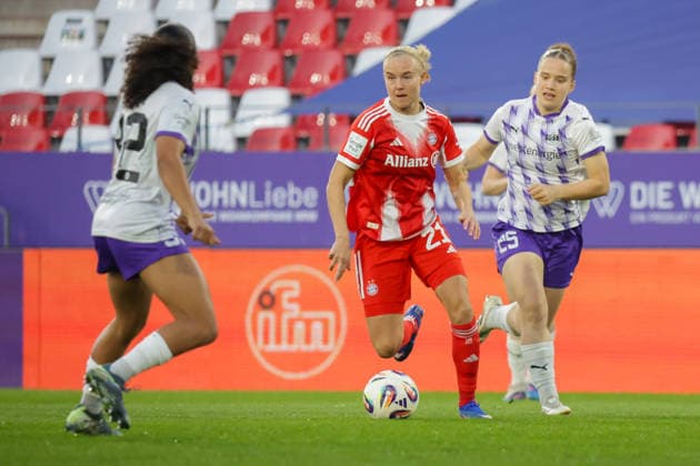 20 03 2026, xgrfx, Soccer Google Pixel Women Bundesliga, SGS Essen FC Bayern Munich v l Pernille Harder FC Bayern Munich , Paulina Platner SGS Essen DFL DFB REGULATIONS PROHIBIT ANY USE OF PHOTOGRAPHS as IMAGE SEQUENCES and or QUASI VIDEO Essen