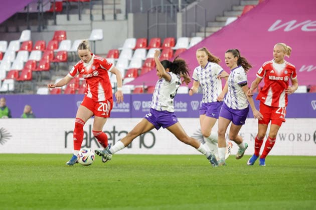 20 03 2026, xgrfx, Soccer Google Pixel Women Bundesliga, SGS Essen FC Bayern Munich v l Franziska Kett FC Bayern Munich , Ella Touon SGS Essen DFL DFB REGULATIONS PROHIBIT ANY USE OF PHOTOGRAPHS as IMAGE SEQUENCES and or QUASI VIDEO Essen