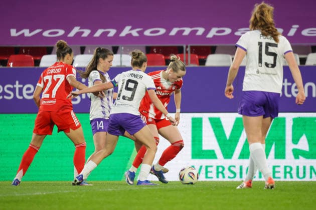 20 03 2026, xgrfx, Soccer Google Pixel Women Bundesliga, SGS Essen FC Bayern Munich v l Ramona Meier SGS Essen , Franziska Kett FC Bayern Munich DFL DFB REGULATIONS PROHIBIT ANY USE OF PHOTOGRAPHS as IMAGE SEQUENCES and or QUASI VIDEO Essen