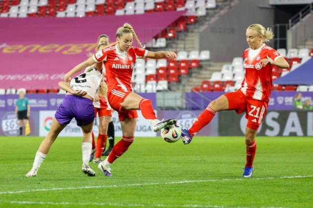 20 03 2026, xgrfx, Soccer Google Pixel Women Bundesliga, SGS Essen FC Bayern Munich v l Giulia Gwinn, Linda Dallmann FC Bayern Munich DFL DFB REGULATIONS PROHIBIT ANY USE OF PHOTOGRAPHS as IMAGE SEQUENCES and or QUASI VIDEO Essen