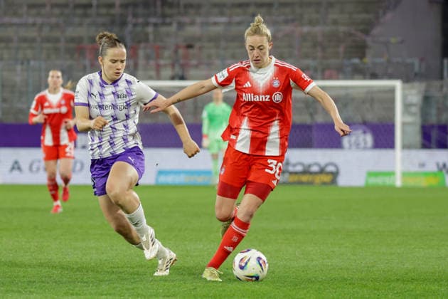 20 03 2026, xgrfx, Soccer Google Pixel Women Bundesliga, SGS Essen FC Bayern Munich v l Paulina Platner SGS Essen , Carolin Simon FC Bayern Munich DFL DFB REGULATIONS PROHIBIT ANY USE OF PHOTOGRAPHS as IMAGE SEQUENCES and or QUASI VIDEO Essen
