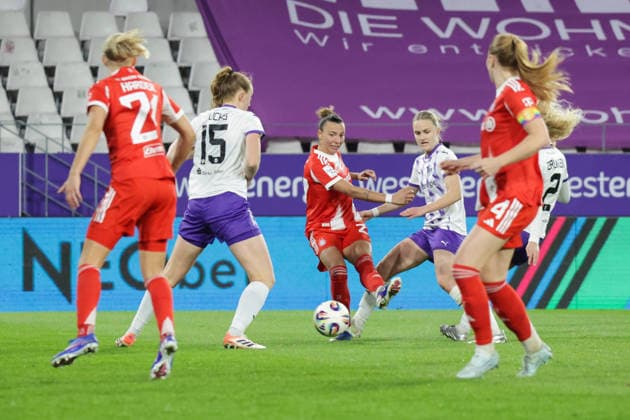 20 03 2026, xgrfx, Soccer Google Pixel Women Bundesliga, SGS Essen FC Bayern Munich v l Arianna Caruso FC Bayern Munich DFL DFB REGULATIONS PROHIBIT ANY USE OF PHOTOGRAPHS as IMAGE SEQUENCES and or QUASI VIDEO Essen