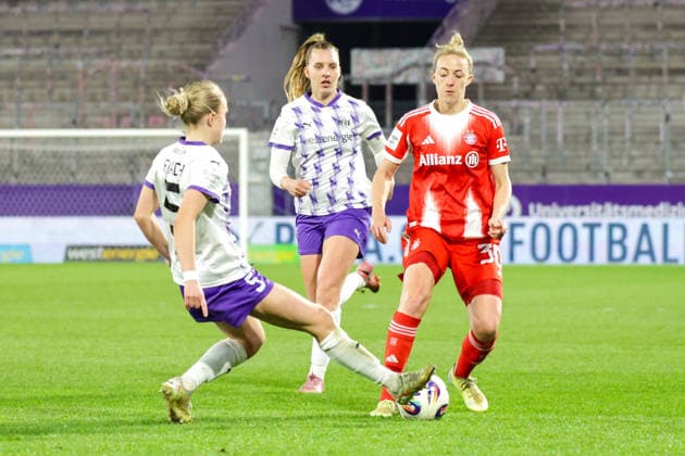 20 03 2026, xgrfx, Soccer Google Pixel Women Bundesliga, SGS Essen FC Bayern Munich v l Paula Flach SGS Essen , Carolin Simon FC Bayern Munich DFL DFB REGULATIONS PROHIBIT ANY USE OF PHOTOGRAPHS as IMAGE SEQUENCES and or QUASI VIDEO Essen