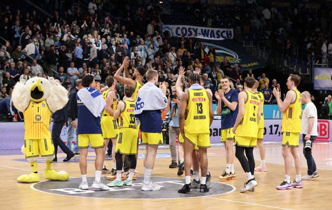 Alba team cheers end of game joy emotion jubilation Sport Basketball BBL Bundesliga Men 25 Matchday Season 2025 2026 20 03 2026 ALBA Berlin vs Rostock Seawolves