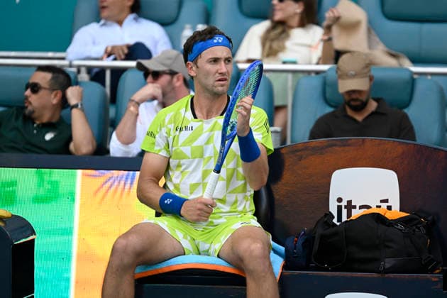March 20, 2026, Miami Gardens, Florida, USA: Casper Ruud (NOR) checks the strings during the 2nd round men s singles match, at the Miami Open on March 20, 2026, at Hard Rock Stadium in Miami Gardens, Florida. 2026 Miami Open, Miami Gardens, USA - 30 Mar 2026 - ZUMAsd3_ 20260320_znp_sd3_044 Copyright: xMichelexEvexSandbergx