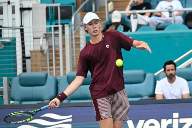 March 20, 2026, Miami Gardens, Florida, USA: Ethan Quinn (USA) plays in the 2nd round menÃ¢â‚¬â ¢s singles match at the Miami Open on March 20, 2026, at Hard Rock Stadium in Miami Gardens, Florida. 2026 Miami Open, Miami Gardens, USA - 30 Mar 2026  - ZUMAsd3_ 20260320_znp_sd3_049 Copyright: xMichelexEvexSandbergx